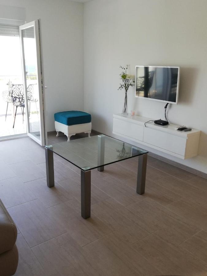Apartmani Deluxe Jasenice  Buitenkant foto
