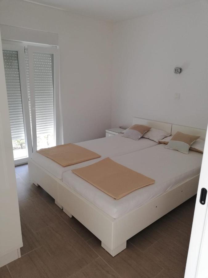 Apartmani Deluxe Jasenice  Buitenkant foto