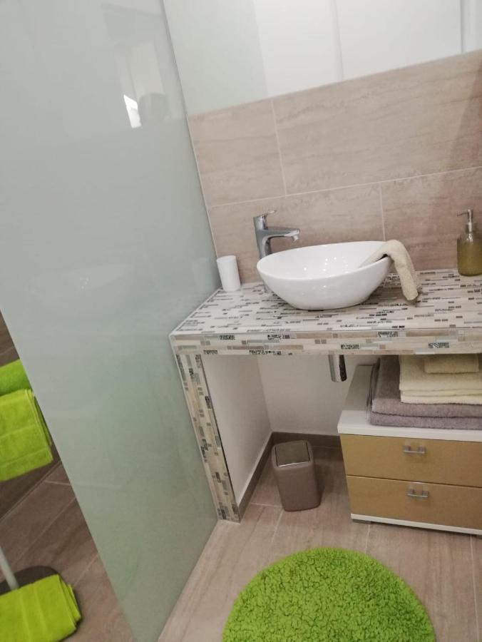 Apartmani Deluxe Jasenice  Buitenkant foto