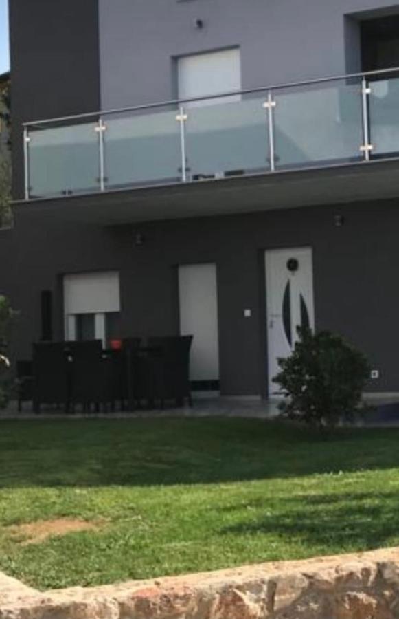Apartmani Deluxe Jasenice  Buitenkant foto