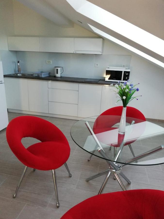 Apartmani Deluxe Jasenice  Buitenkant foto